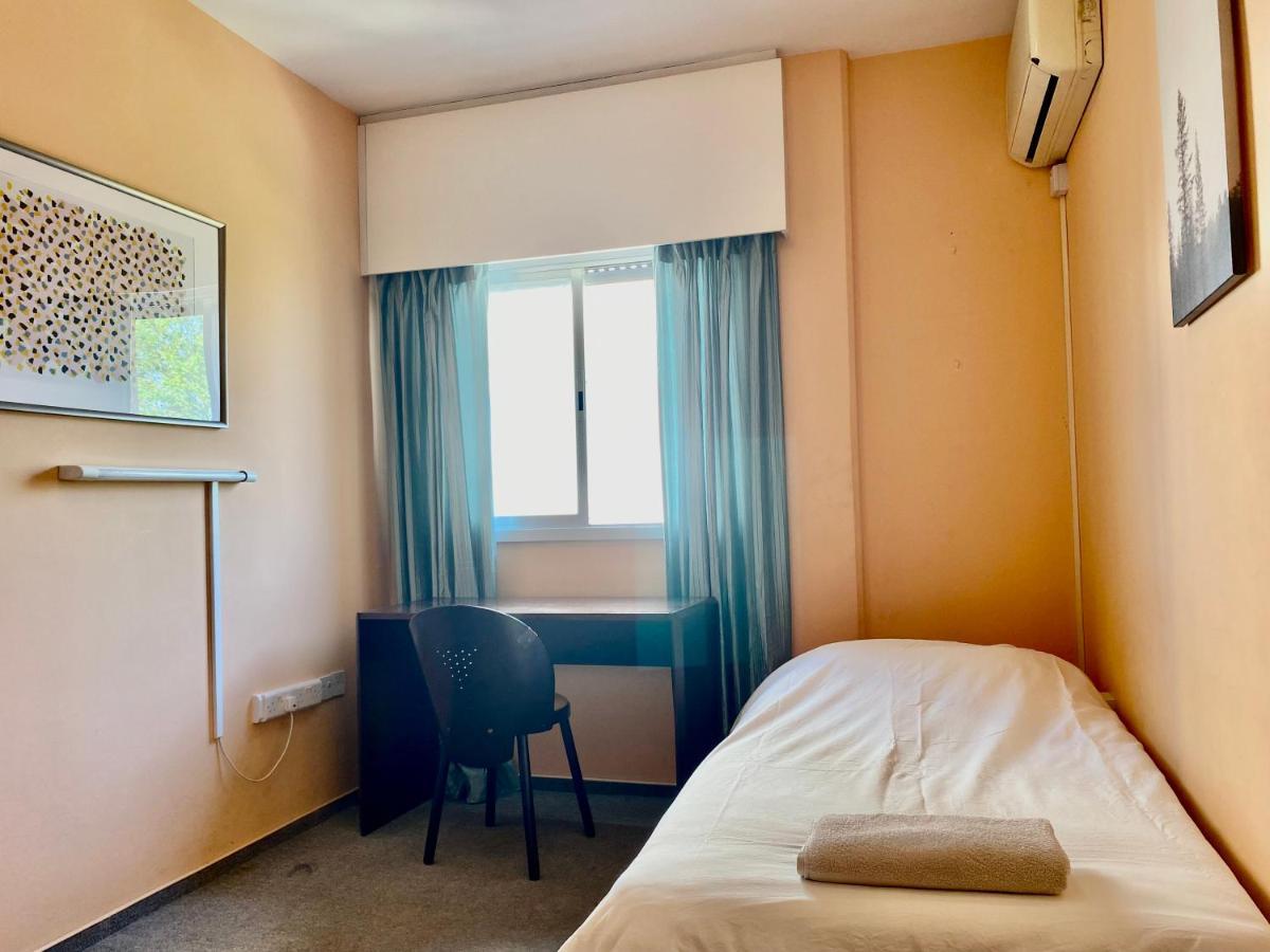 Private Room In A Shared Flat At Best Location Лімасол Екстер'єр фото