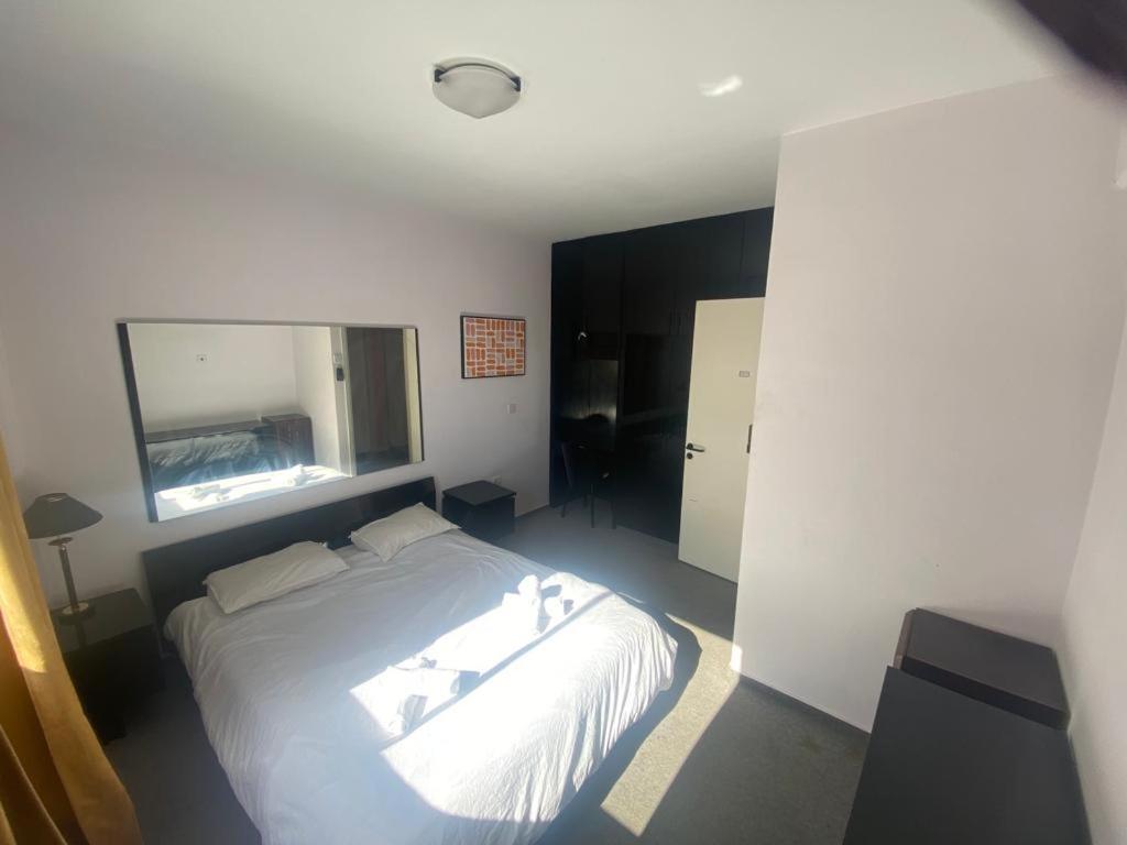 Private Room In A Shared Flat At Best Location Лімасол Екстер'єр фото